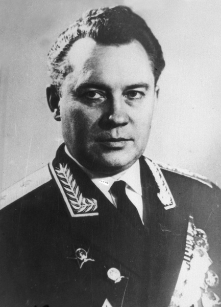 Первый начальник Центра подготовки космонавтов генерал-майор медицинской службы (звание присвоено в 1966 году) Евгений Карпов