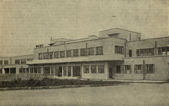 Вид на главное здание Центрального аэропорта имени М.В.Фрунзе в 1932 году, когда в нем впервые появился пограничный контрольно-пропускной пункт