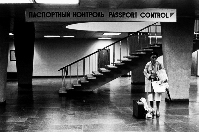 Указатель «Паспортный контроль» в здании московского аэропорта «Шереметьево», 1965 год