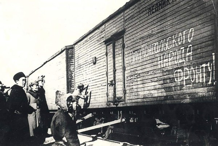 Отправка лошадей воинским поездом в Советский Союз, 1942 год
