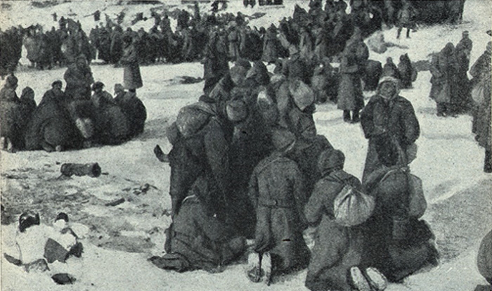 Пленные турецкие солдаты под Эрзерумом, февраль 1916 года