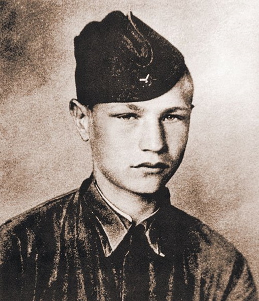 Курсант Московского пехотного училища имени Верховного Совета РСФСР Дмитрий Язов, 1941 год
