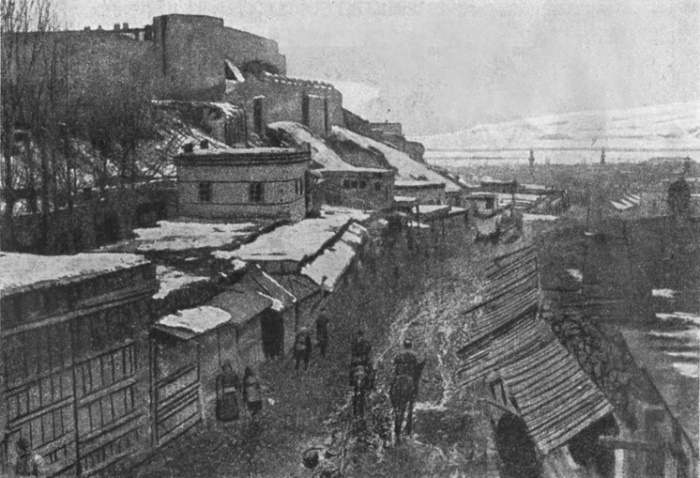 Эрзерум. Вид на базар и цитадель. Фотография из журнала «Нива», №11 за 1916 год Файл: 