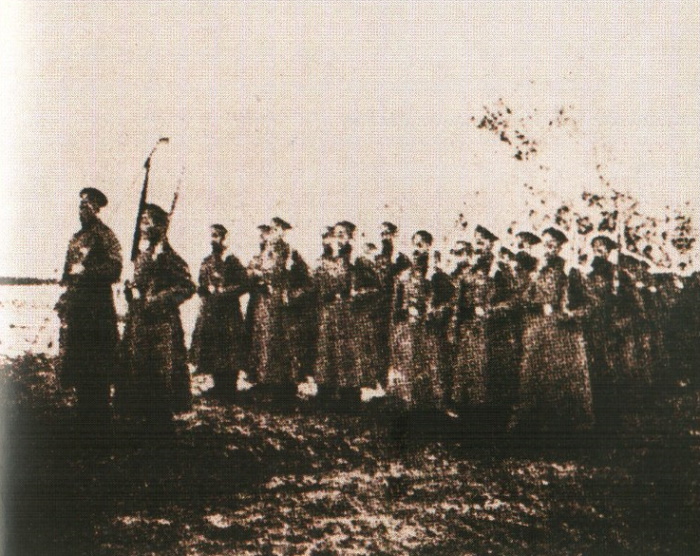Офицерский полк Добровольческой армии (командир — генерал-лейтенант Сергей Марков) выступает в «Ледяной» поход, февраль 1918 года