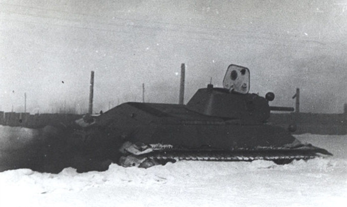 Танк А-34 в полутораметровом снежном заносе, весна 1940 года
