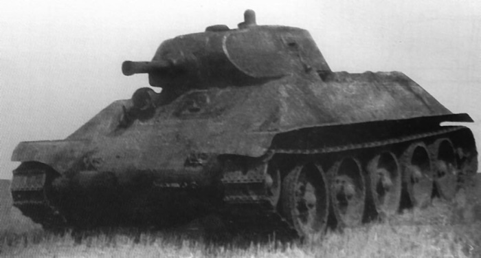 Гусеничный танк А-32 — предшественник танков А-34 и Т-34