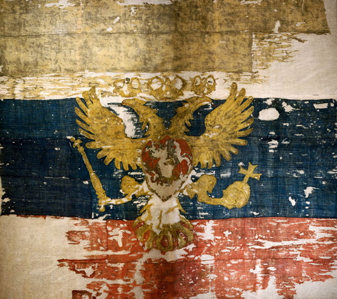 «Флаг царя московского» Петра Алексеевича, поднятый на яхте «Святой Петр», сегодня хранится в экспозиции Музея военно-морского флота России в Санкт-Петербурге
