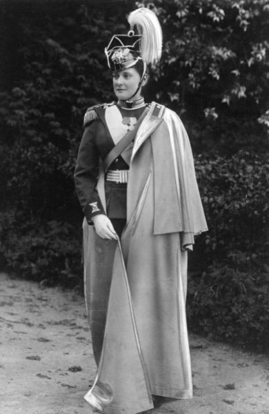Императрица Александра Фёдоровна в мундире Лейб-гвардии Уланского полка Её Величества 