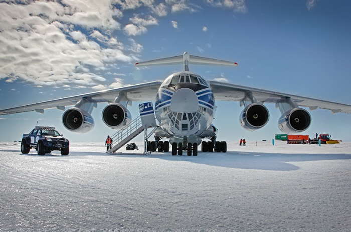 Антарктическая» модификация грузового Ил-76 увеличенной дальности полета во время испытаний в Антарктиде