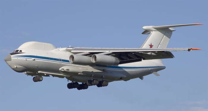 Самолет Ил-82 — модификация Ил-76 в варианте воздушного командного пункта для руководства ядерными силами страны
